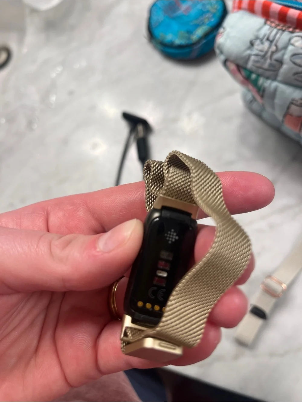 fitbit Luxe Gold with Cream Fabric Loop and Black Charger